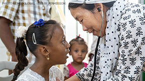 A girl in Yemen gets a check-up